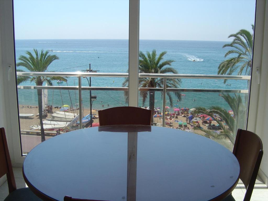 Apartaments Tropic Lloret de Mar Oda fotoğraf