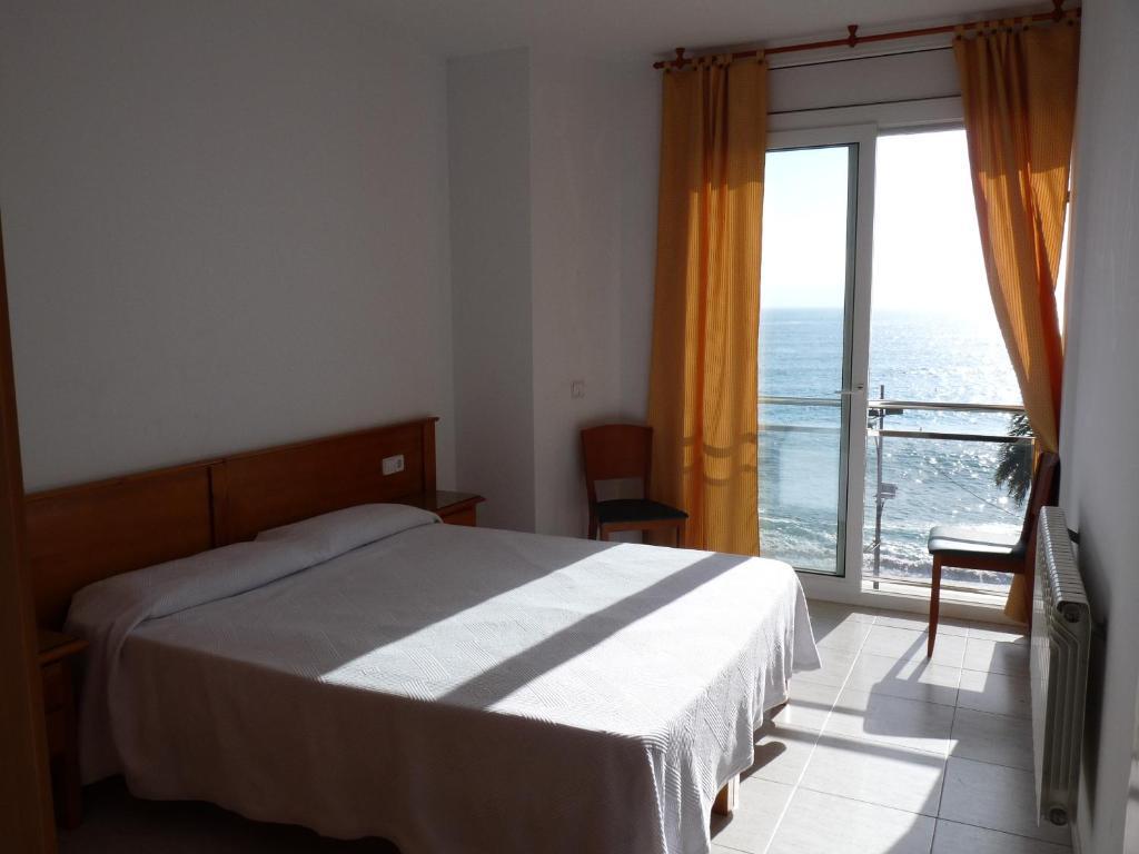 Apartaments Tropic Lloret de Mar Oda fotoğraf